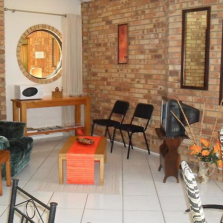 8 Royal Palm B&B Umhlanga Rocks Εξωτερικό φωτογραφία